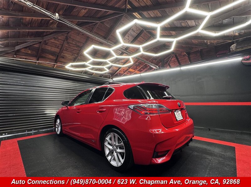 Used 2014 Lexus CT 200h w/ Seat Comfort Package FWD image 4