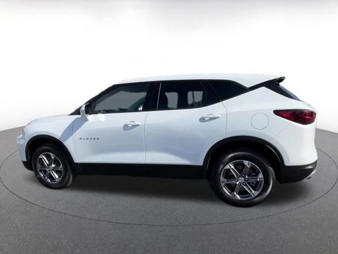 Used 2026 Chevrolet Blazer LT FWD image 9
