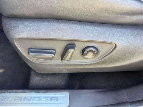 Used 2023 Toyota Highlander Limited AWD/4WD image 17