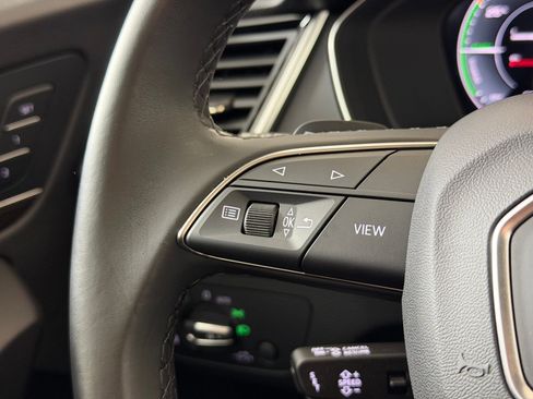 Used 2024 Audi Q5 e Premium w/ Convenience Package image 16