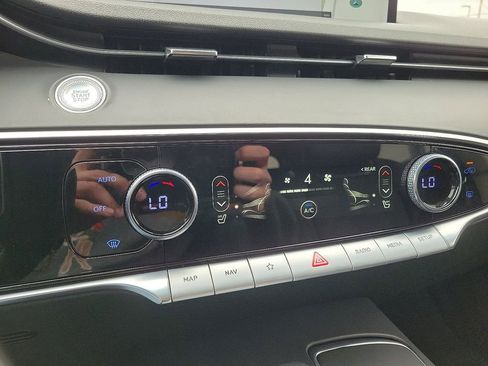 Used 2025 Genesis GV70 2.5T image 17