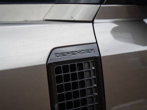 Used 2024 Land Rover Defender 130 X-Dynamic SE AWD/4WD image 15