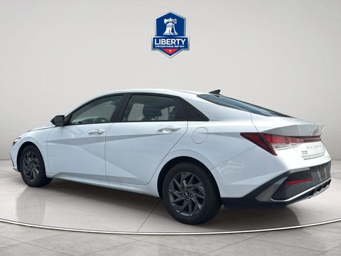 Used 2024 Hyundai Elantra SEL FWD image 7