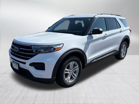 Used 2020 Ford Explorer XLT AWD/4WD image 3