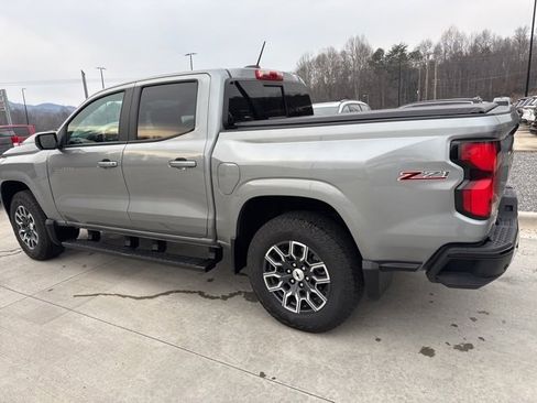 Used 2024 Chevrolet Colorado Z71 w/ Z71 Convenience Package 2 image 10