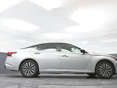 Used 2024 Nissan Altima 2.5 SV FWD image 48