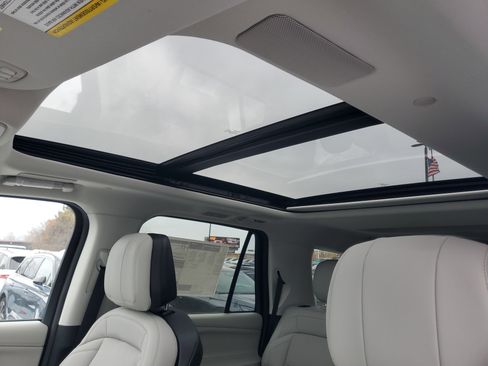 New 2026 Lincoln Navigator Reserve w/ Jet Appearance Package image 11