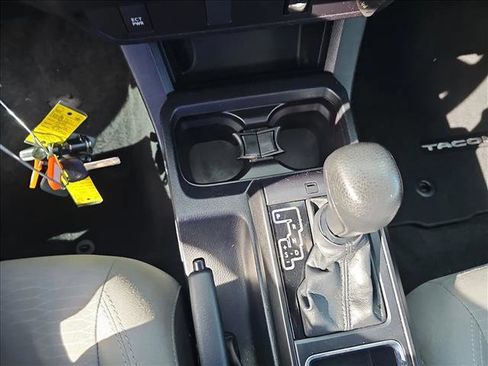 Used 2018 Toyota Tacoma SR image 12