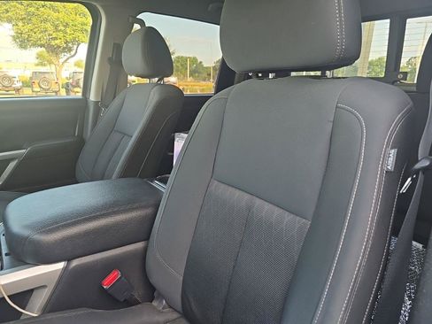 Used 2017 Nissan Titan SV AWD/4WD image 5