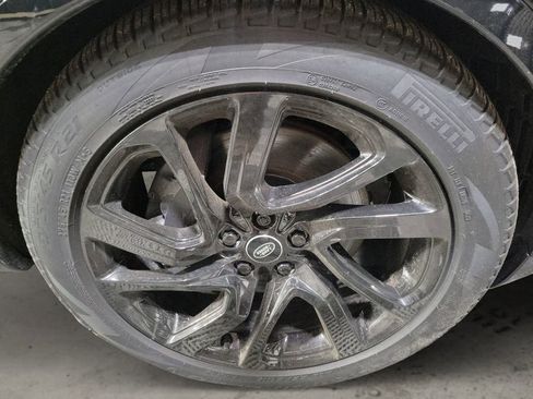 Certified 2024 Land Rover Discovery Dynamic SE image 11