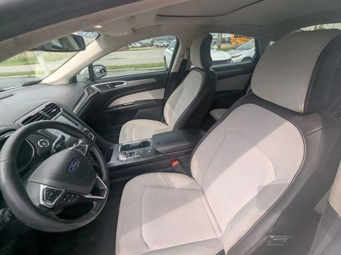 Used 2019 Ford Fusion SE w/ Equipment Group 151A image 6