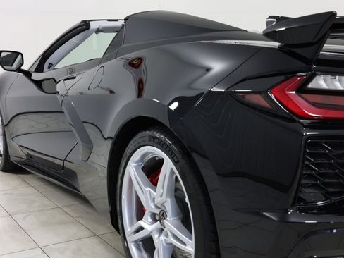 Used 2025 Chevrolet Corvette Stingray Premium Conv w/ Z51 Performance Package RWD image 46