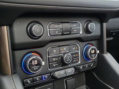Used 2023 Chevrolet Tahoe High Country AWD/4WD image 19
