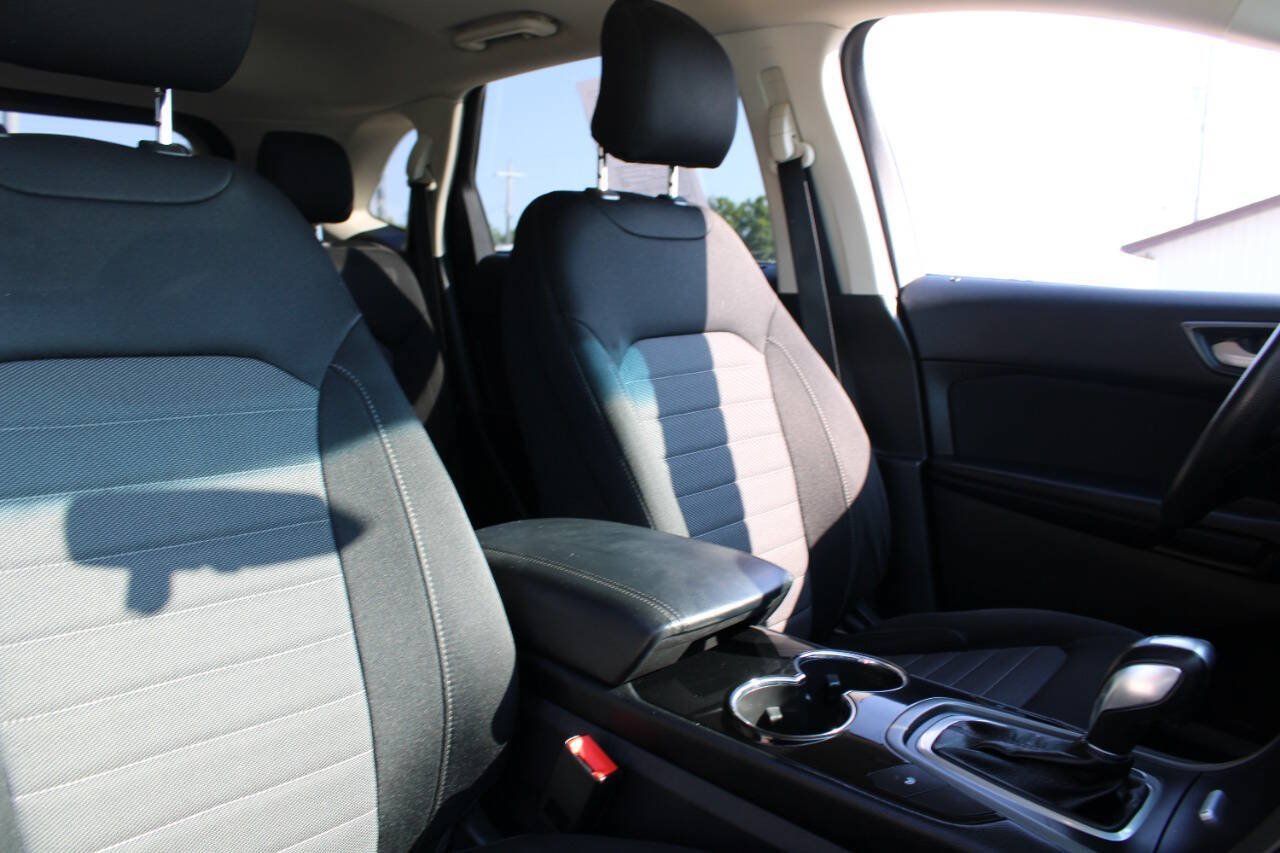 Used 2018 Ford Edge SE FWD image 14