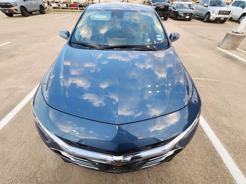 Used 2025 Chevrolet Malibu LT FWD image 2