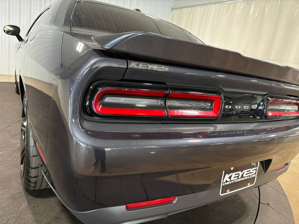 Used 2017 Dodge Challenger R/T RWD image 15