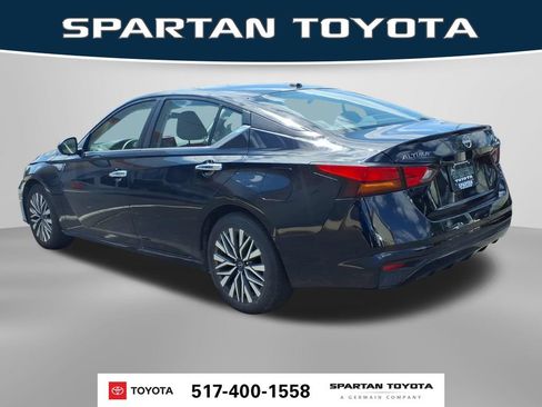 Used 2024 Nissan Altima 2.5 SV FWD image 10