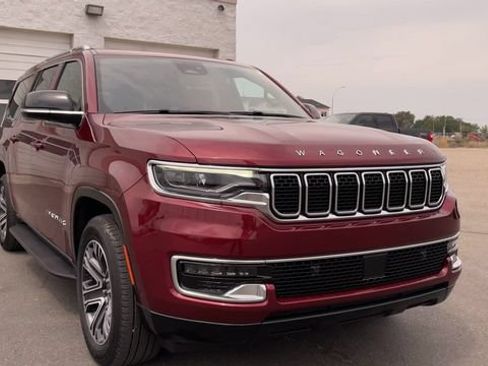 Used 2025 Jeep Wagoneer L 4WD image 4