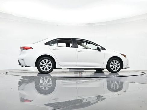 Used 2024 Toyota Corolla LE FWD image 32
