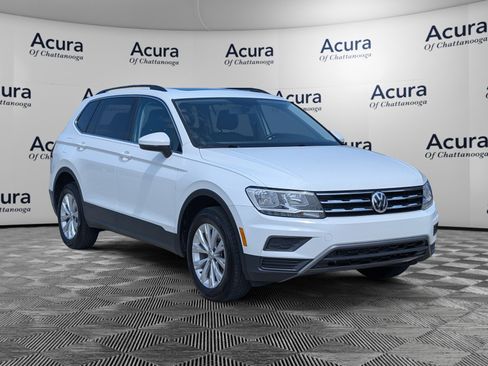 Used 2019 Volkswagen Tiguan SE w/ Panoramic Sunroof Package FWD image 2
