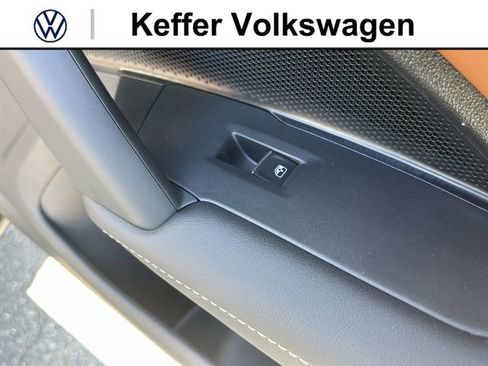 New 2026 Volkswagen Tiguan SEL R-Line AWD/4WD image 32