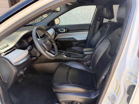 Used 2025 Jeep Compass Limited AWD/4WD image 28