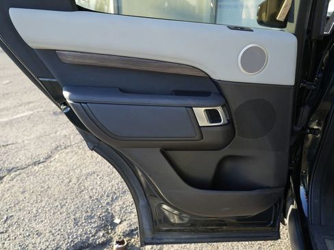 Used 2018 Land Rover Discovery HSE AWD/4WD image 24