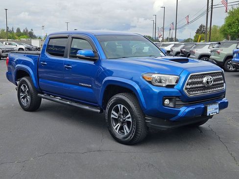 Used 2016 Toyota Tacoma TRD Sport w/ Exterior Package RWD image 8