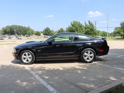 Used 2008 Ford Mustang GT Premium RWD image 4