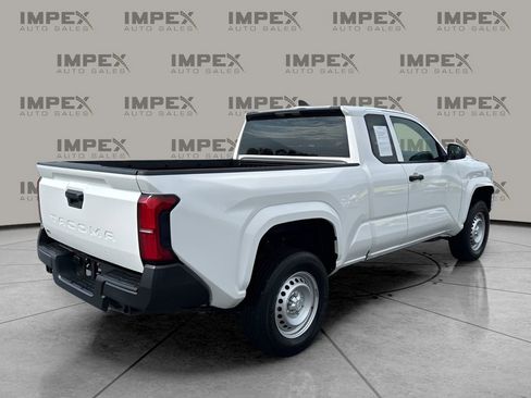Used 2024 Toyota Tacoma SR image 5