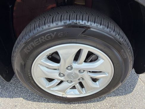 Used 2025 Hyundai Venue SE FWD image 12