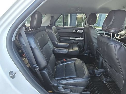 Used 2022 Ford Explorer Limited w/ Equipment Group 301A RWD image 17