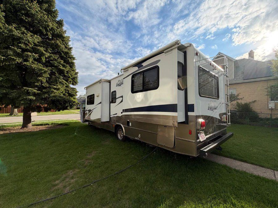 Used 2006 Ford E-450 and Econoline 450 RWD image 1