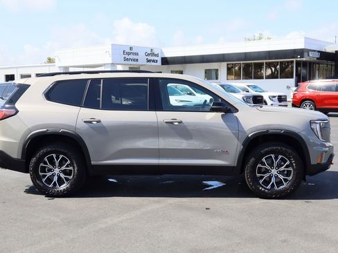 New 2026 GMC Acadia AT4 w/ Luxury Package AWD/4WD image 4