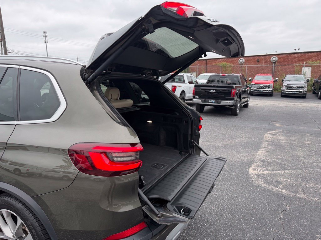 Used 2021 BMW X5 xDrive40i w/ Premium Package AWD/4WD image 4
