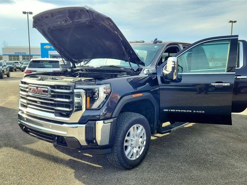 Used 2024 GMC Sierra 2500 SLT w/ SLT Premium Package image 8