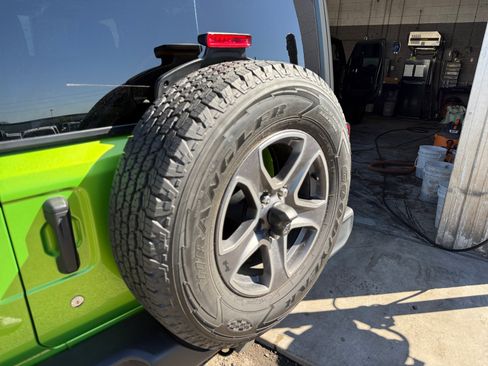 Used 2018 Jeep Wrangler Unlimited Sport S AWD/4WD image 25