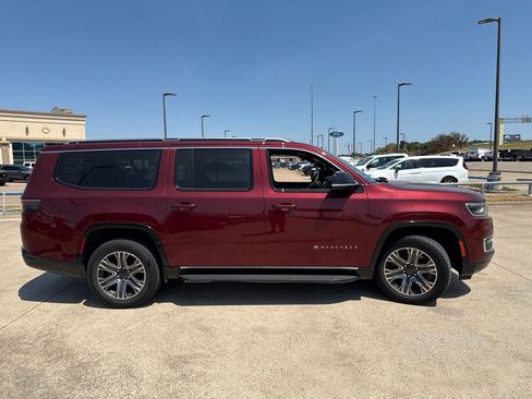 Used 2024 Jeep Wagoneer L Series II w/ Flexible Seating Group AWD/4WD image 18