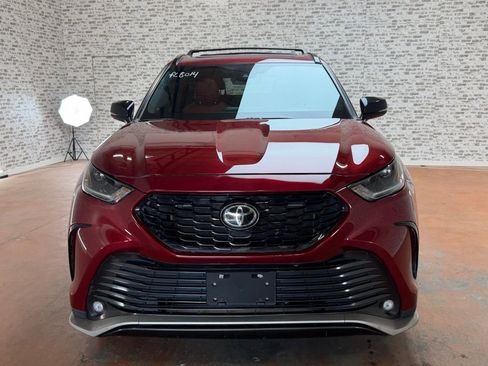 Used 2023 Toyota Highlander XSE FWD image 2