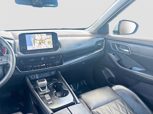 Used 2021 Nissan Rogue Platinum image 27