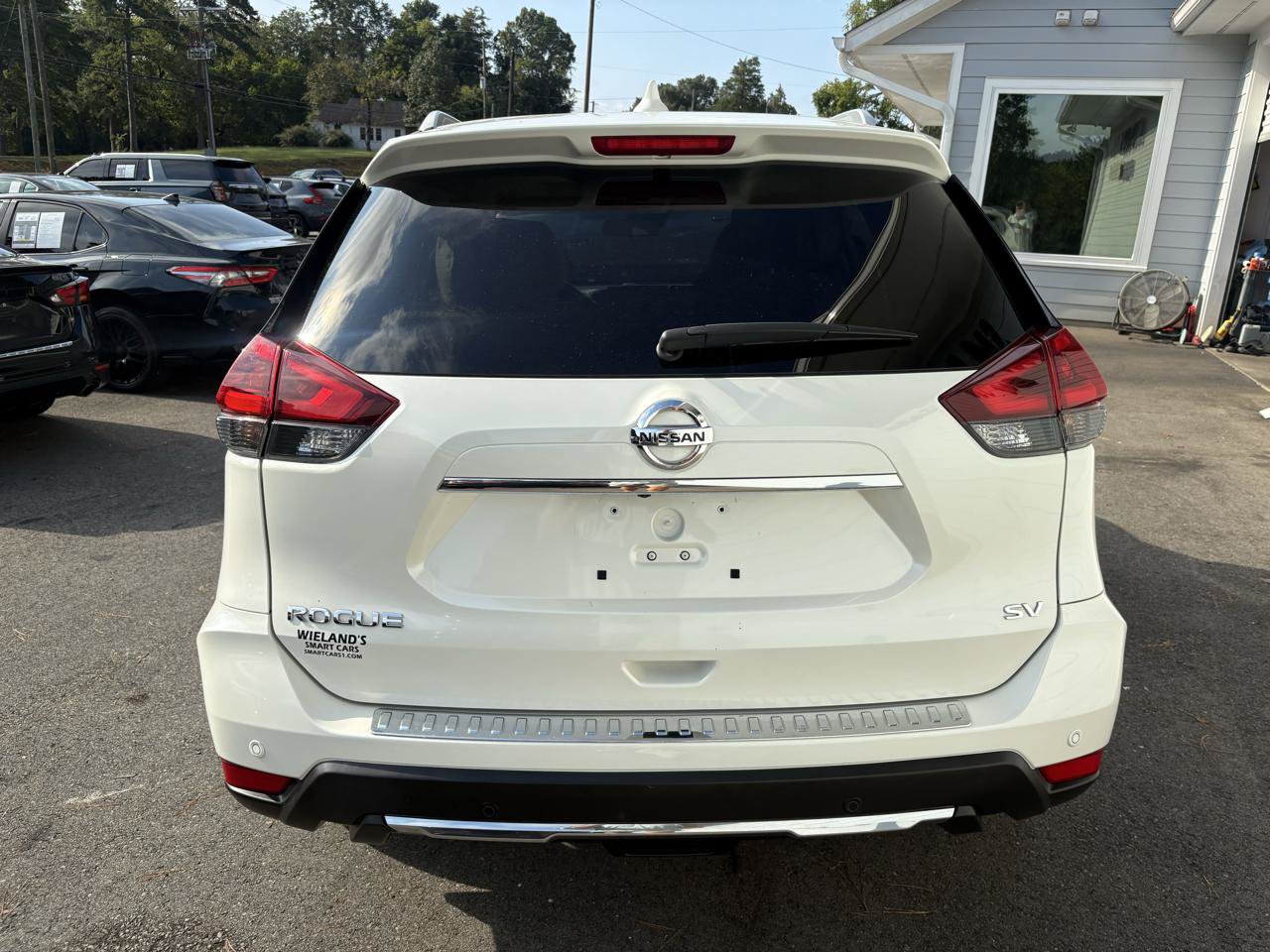 Used 2019 Nissan Rogue SV w/ Sun & Sound Touring Package FWD image 4