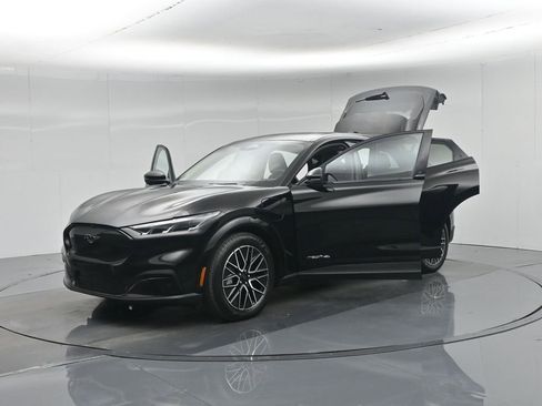 Used 2025 Ford Mustang Mach-E Premium image 37