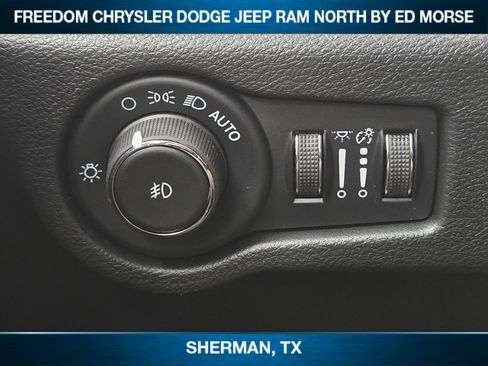 New 2026 Chrysler Pacifica Select image 16