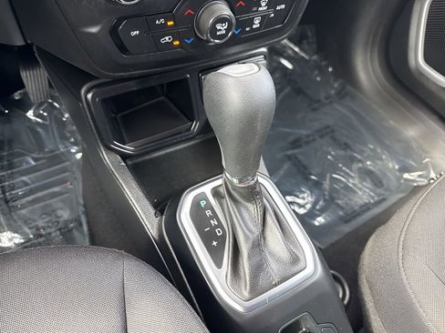 Used 2018 Jeep Renegade Latitude image 15