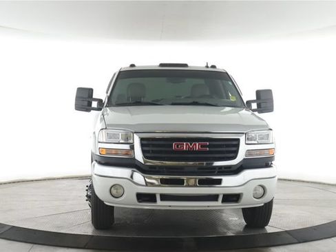 Used 2006 GMC Sierra 3500 SLT w/ Heavy-Duty Power Package AWD/4WD image 12