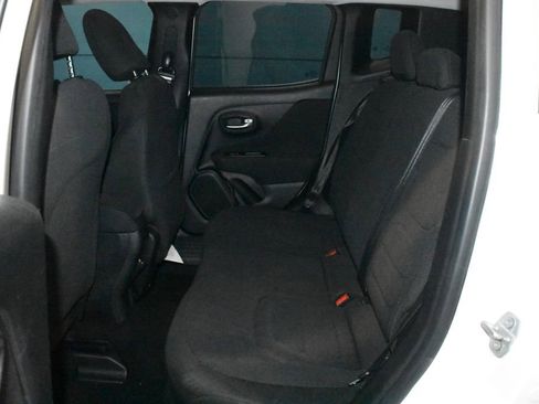 Used 2019 Jeep Renegade Latitude image 18