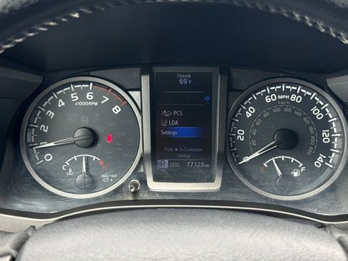 Used 2019 Toyota Tacoma TRD Sport w/ Technology Package RWD image 23
