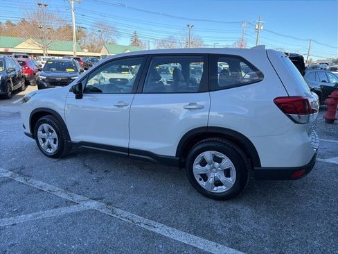 Used 2023 Subaru Forester Base image 4