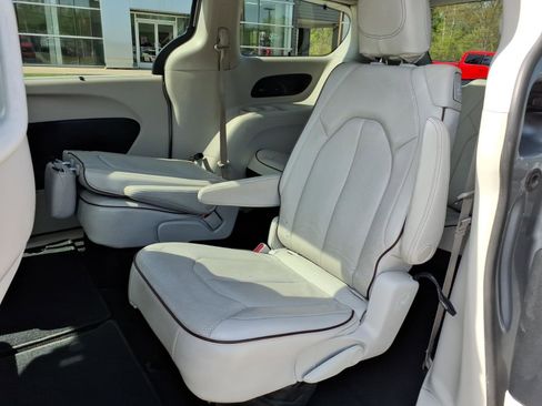 Used 2020 Chrysler Pacifica Limited image 15
