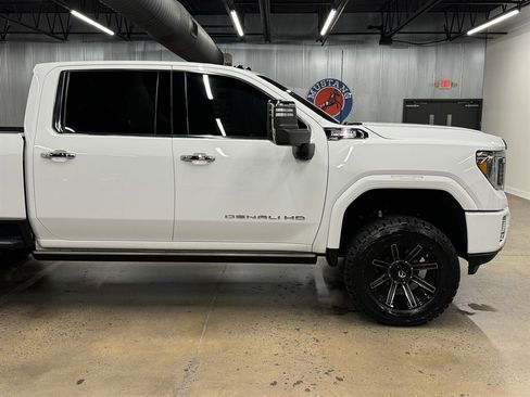 Used 2022 GMC Sierra 2500 Denali w/ Denali Ultimate Package AWD/4WD image 18